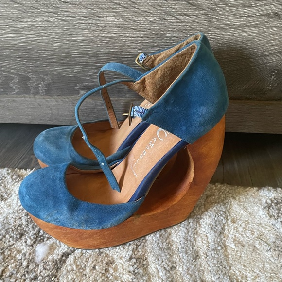 Stunning blue Jeffrey Campbell wooden heels. Size 6 1/2 - Picture 1 of 2